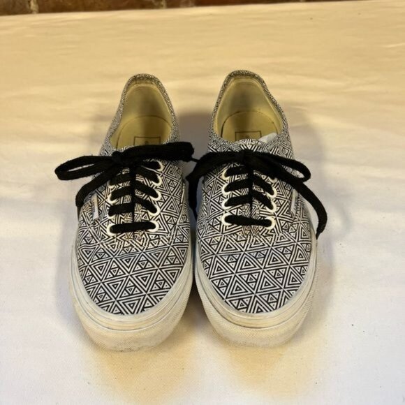 Vans Black & White Triangle Geometric Pattern Size M 4.5/W 6 - Picture 3 of 11